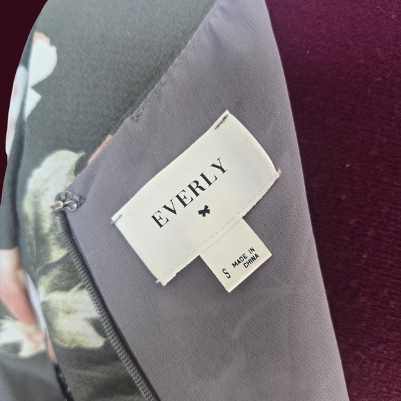 Everly Gray Floral Long Sleeve Fit & Flare Dress Size S Boho Feminine Romantic - Picture 7 of 7